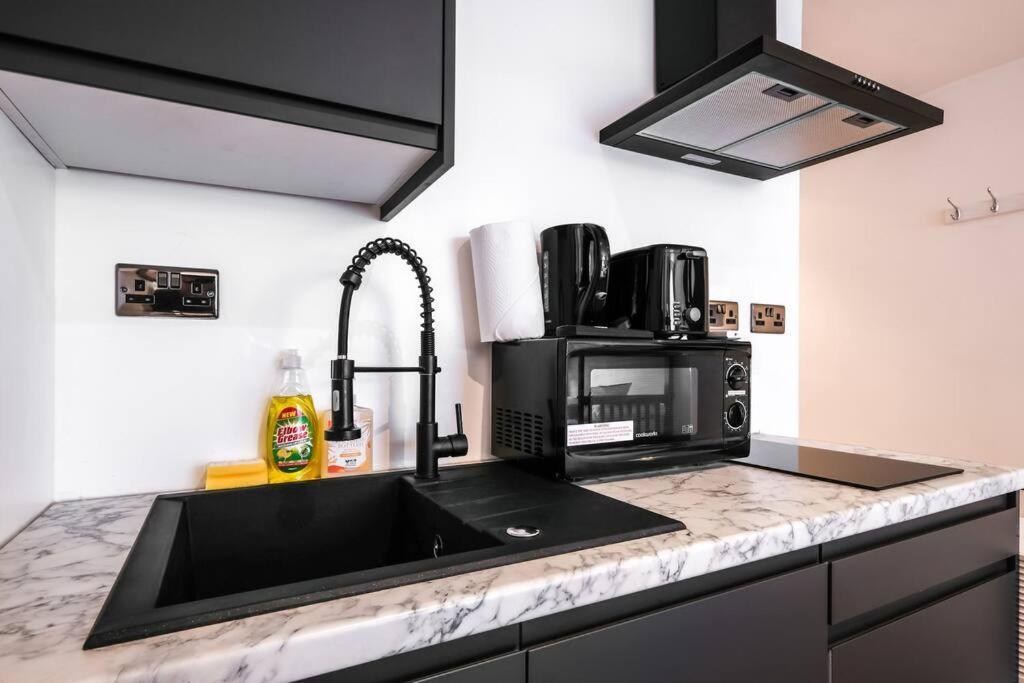 Spacious Apartment In Piccadilly Sleep 6 Vrb Λονδίνο Εξωτερικό φωτογραφία